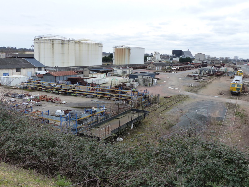 Fourgon V-SNCF Type G90 (2014-03-02 base infra St Pierre des Corps) (1).jpg