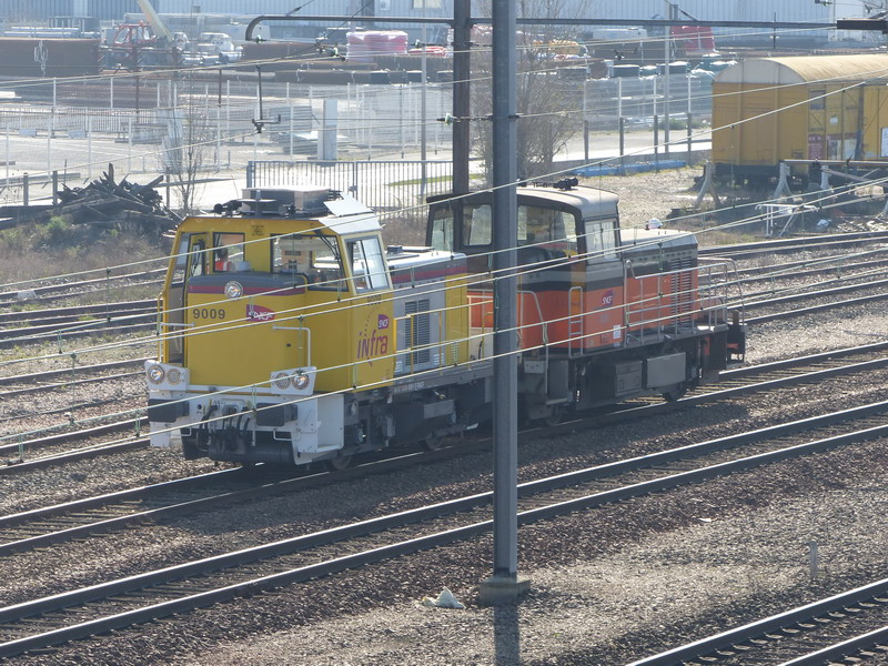 Y 9009 (2014-03-10 St Pierre des Corps)  + Y 8081 (2).jpg