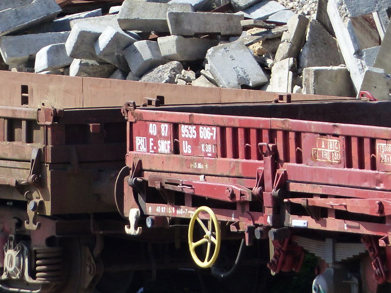 40 87 953 5 606-7 Us K39 1 F SNCF-PSL (2014-04-05 St Pierre des Corps) (2).jpg