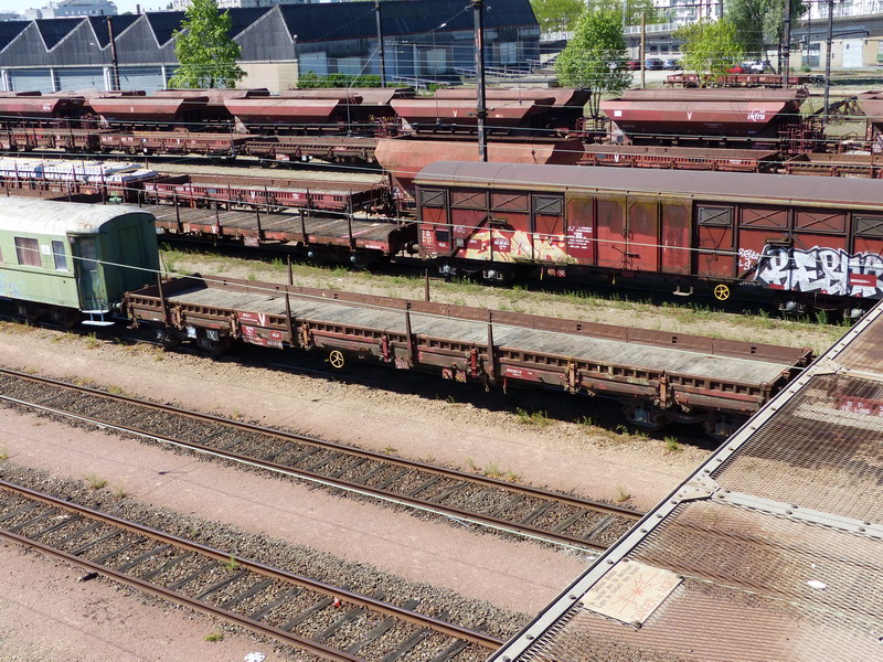 80 87 977 5 483-1 Uas R39 6 SNCF-PSL (2014-04-17 St Pierre des Corps) (1).jpg