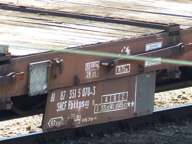 81 87 351 5 070-6 R40 6 SNCF-Rbkkps (2014-05-19 St Pierre des Corps) (2).jpg