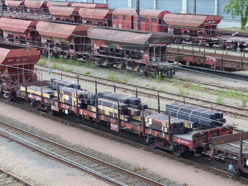 80 87 975 1 046-1 Uas R27 1 F SNCF-BD  (2014-05-14 St Pierre des Corps) + 166-0 (1).jpg