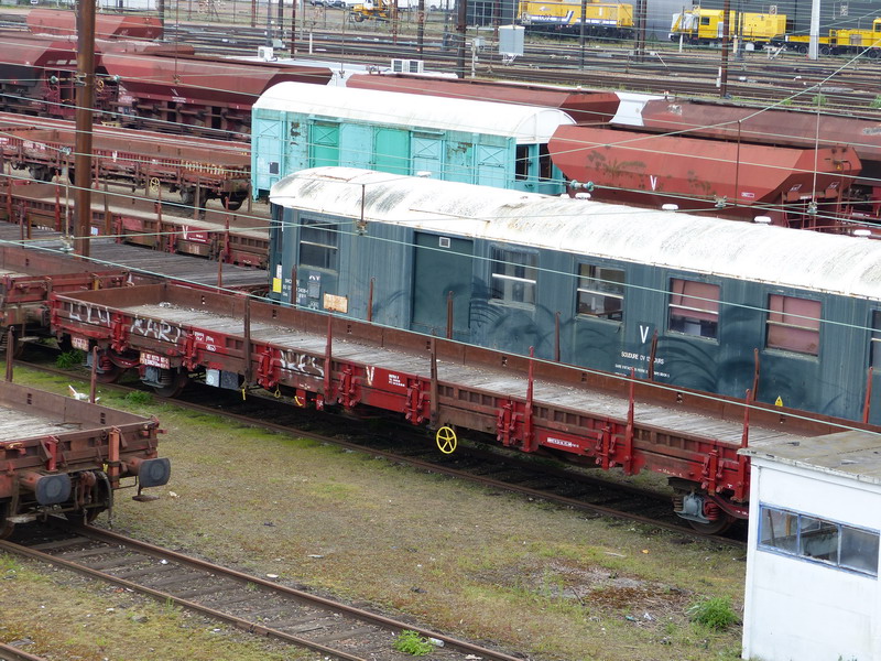 80 87 977 3 817-2 Uas R39 6 F SNCF-PSL (2014-05-02 St Pierre des Corps) (1).jpg