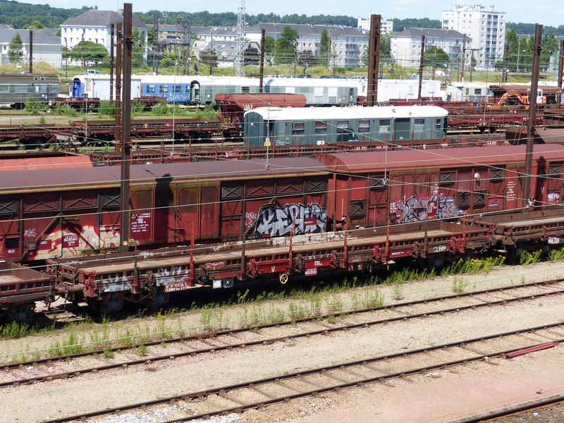 80 87 977 3 596-2 Uas R39 6 F SNCF-PSL (2014-06-05 St Pierre des Corps) (1).jpg