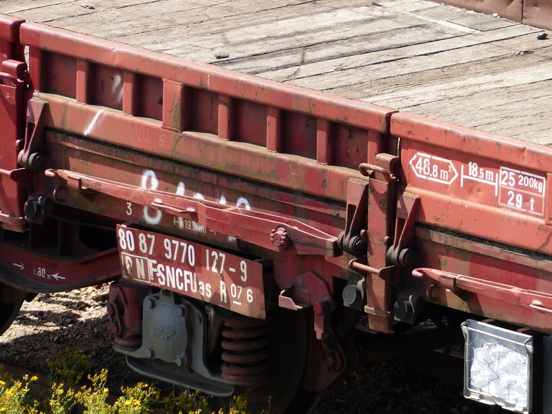 80 87 977 0 127-9 Uas R09 6 F SNCF-PN (2014-07-11 St Pierre des Corps) (2).jpg