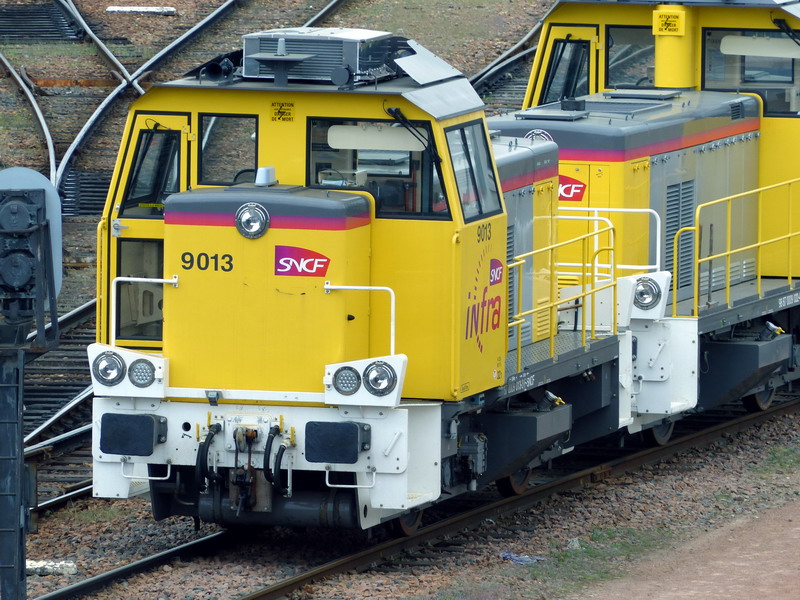 Y.9013 (2014-04-19 dépôt de St Pierre des Corps) + Y.9022 (4).jpg