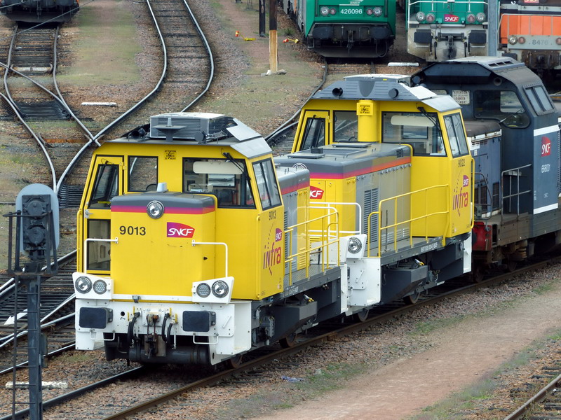 Y.9013 (2014-04-19 dépôt de St Pierre des Corps) + Y.9022 (3).jpg