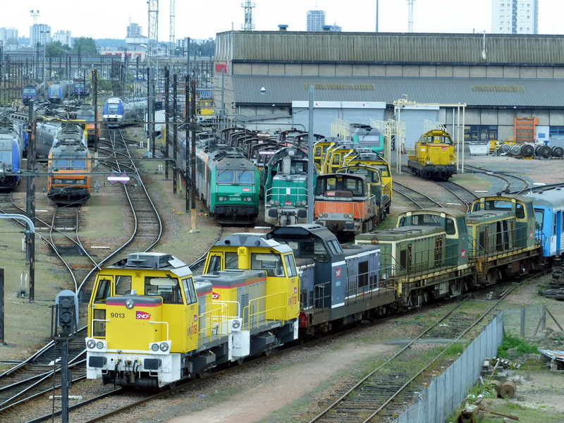 Y.9013 (2014-04-19 dépôt de St Pierre des Corps) + Y.9022 (2).jpg