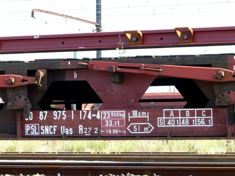 80 87 975 1 174-4 Uas R27 2 SNCF-PSL (2014-09-07 Infrapôle LGV A de SPDC) (2).jpg