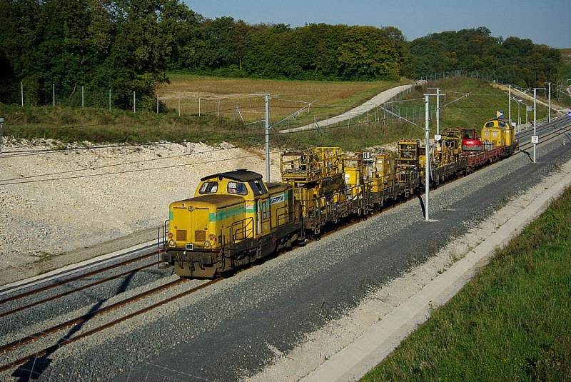 20100920lu-lgv-rr-aibre-train-deroulage-catenaire-vers-villersexel-ex-v212etf+wagons+ex-v212tso-vt-imgp6556retouche900.jpg