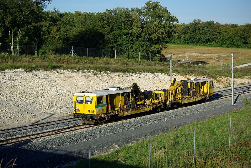 20100920lu-lgv-rr-aibre-train-vers-villersexel-machine-voies-etf-vt-imgp6589retouche900.jpg