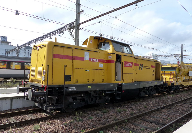 99 87 9 182 600-6 (2014-10-17 gare de Tours) V212 n°V212A (2).jpg