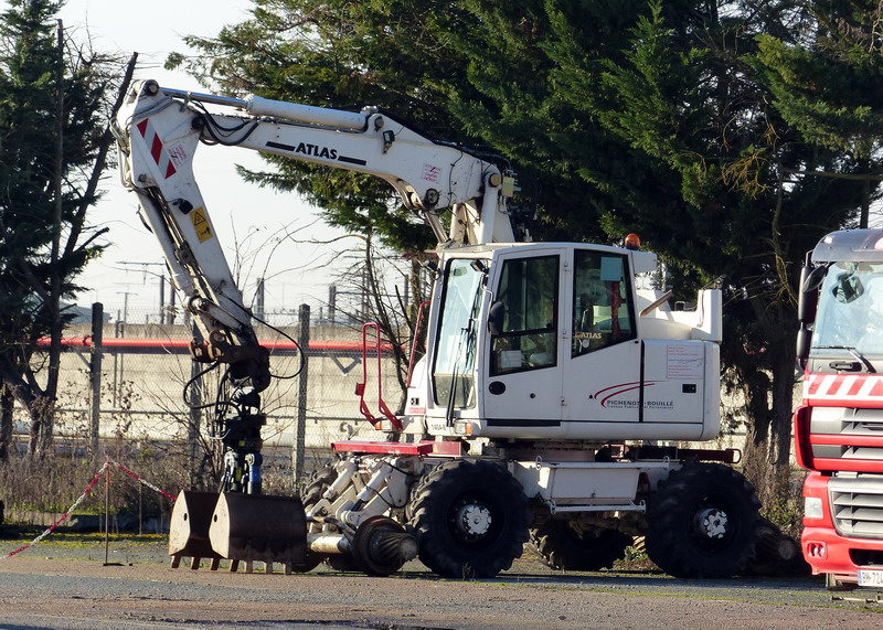 Pelleteuse ATLAS 1404 8 (2015-01-01 SPDC) Pichenot Bouillé (1).jpg
