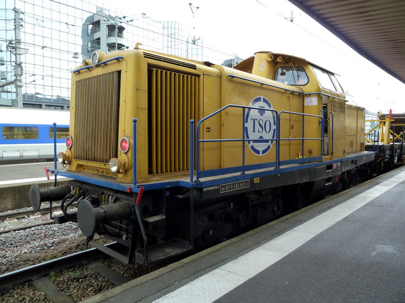 99 87 9 182 611-3 (2015-01-27 gare de Tours) V212 n°182 611 TSO (2).jpg