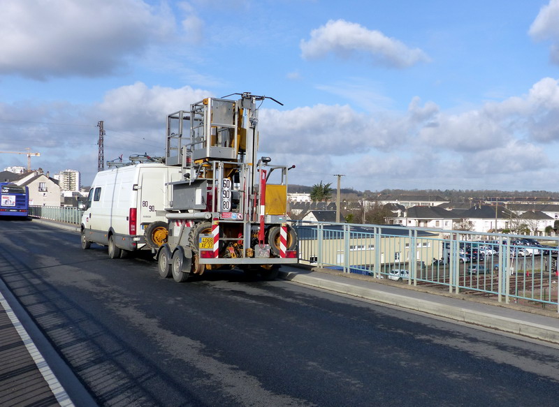 4'Axe 06.83.xxx SNCF-TR 23 (2015-01-27 pont de la gare de SPDC) + 4068 XF 37.JPG