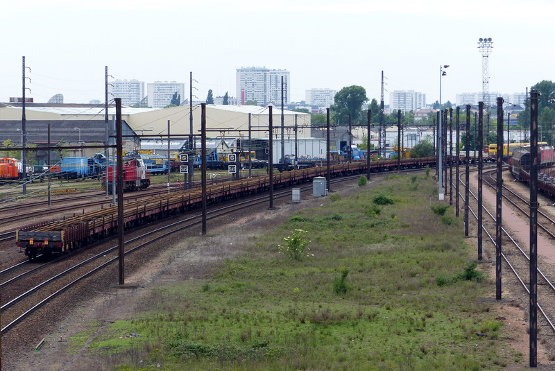 80 87 977 1 678-0 Uas S04 6 F SNCF-DJ (2014-05-06 SPDC) + LRS n°30 (3) + 22277 + 22300.JPG