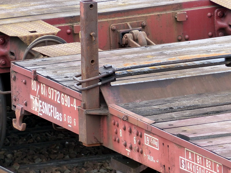 80 87 977 2 690-4 Uas S06 3 F SNCF-BD (2014-06-03 St Pierre des Corps) LRS N°30 (2).jpg