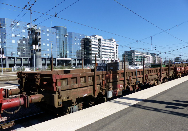80 87 978 2 692-8 Uas S39 2 SNCF-PSL (2015-04-08 Tours) (1).jpg