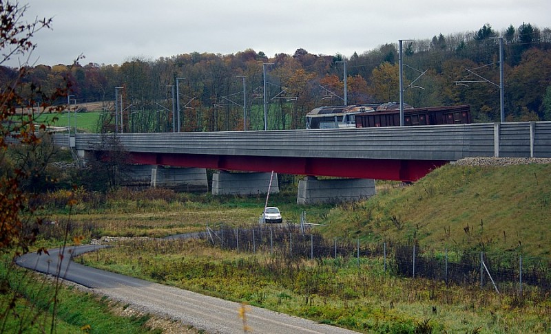 20101105ve-lgv-rr-thieffrans-viaduc-ognon-2xbb67200+tombereau-v-uas-vt-imgp8051retoucheauto-recadre900.jpg