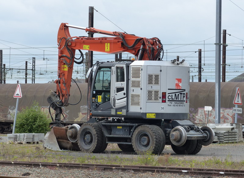 Hitachi D 2R - XZ 170 PRR (2015-05-23 BIDON V à SPDC) PPR 02 (3).jpg