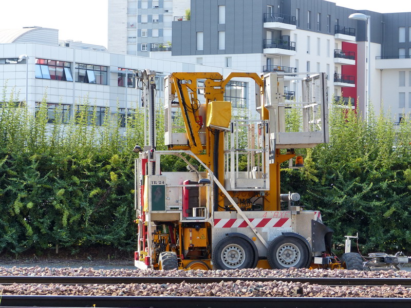 4'Axe 06.083xxx SNCF-TR Lorry 24 (2015-07-16 Tours).JPG