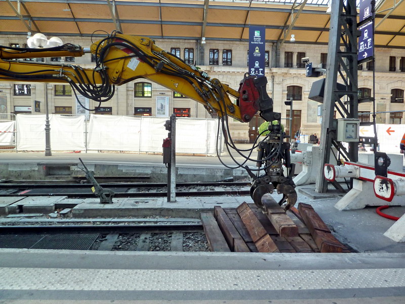 ATLAS 1404 AVE 4 (2015-09-28 gare de Tours) CLMTP (2).jpg