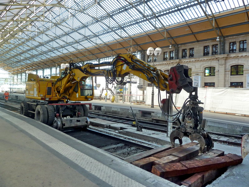 ATLAS 1404 AVE 4 (2015-09-28 gare de Tours) CLMTP (1).jpg