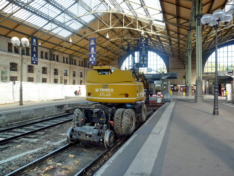 ATLAS 1404 AVE 4 (2015-09-28 gare de Tours) CLMTP (6).jpg