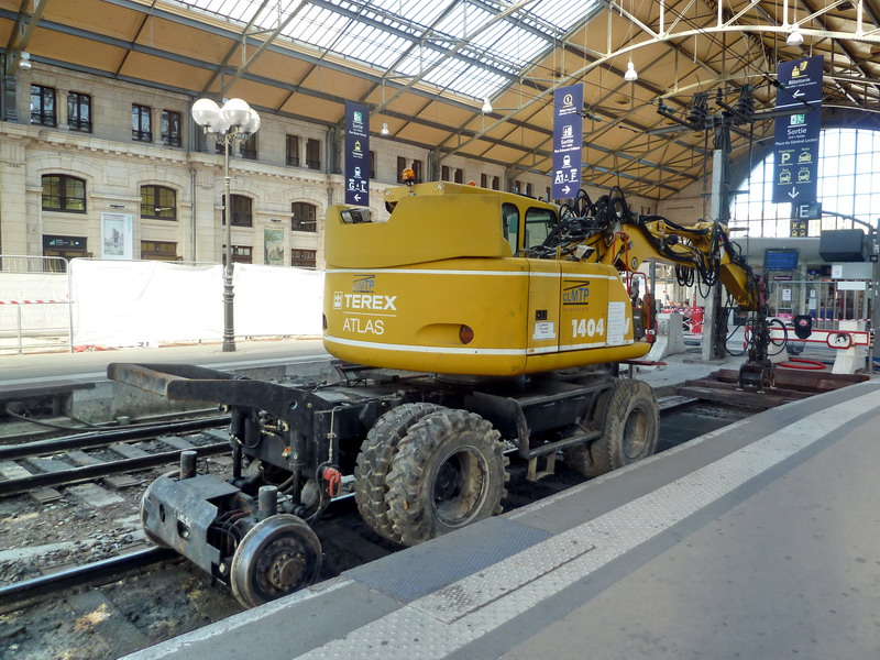 ATLAS 1404 AVE 4 (2015-09-28 gare de Tours) CLMTP (5).jpg