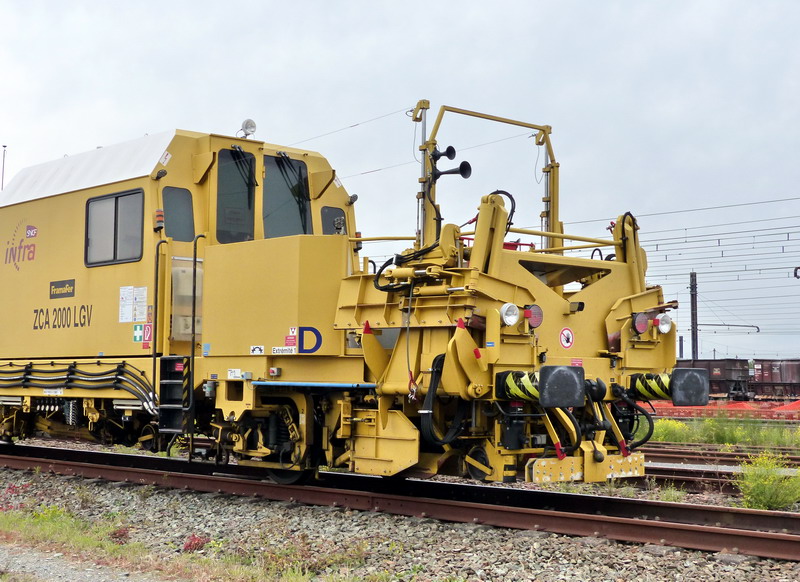 99 87 9 124 324-4 ZCA 2000 LGV (2015-10-04 Infrapôle LGV A à SPDC) SNCF-PRG (2).jpg