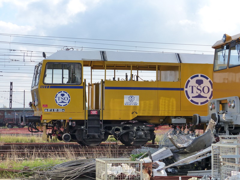 99 87 9 121 523-4 Type 109-32 S (2015-10-18 Infrapôle LGV A à SPDC) TSO (1).jpg