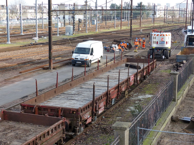 80 87 977 3 227-4 Uas R39 6 SNCF-PSL (2015-12-22 Tours) (1).jpg