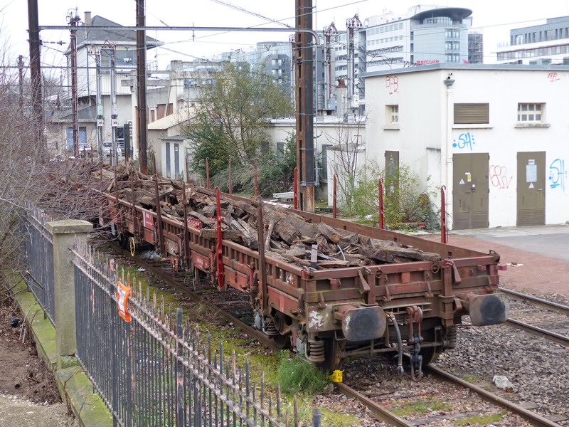 80 87 977 3 227-4 Uas R39 6 SNCF-PSL (2015-12-28 Tours) (6).jpg