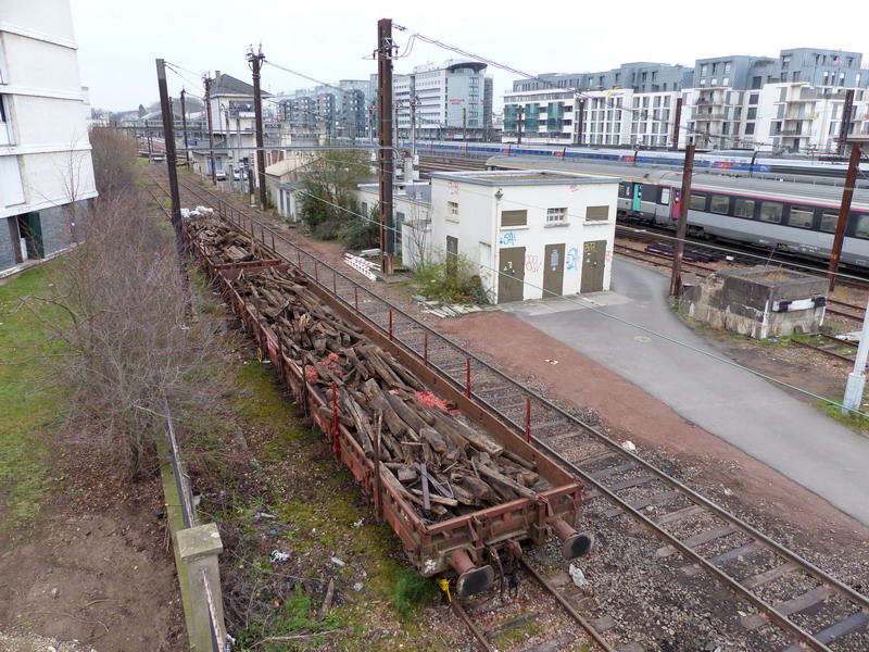 80 87 977 3 227-4 Uas R39 6 SNCF-PSL (2015-12-28 Tours) (4).jpg