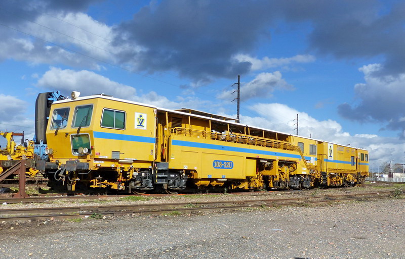 (3) 99 87 9 122 503-5 Type 108 32 U.jpg