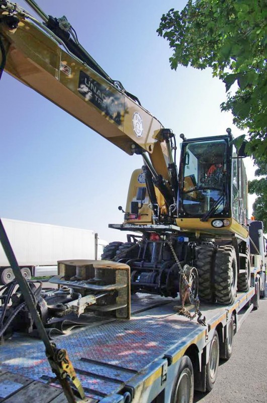 UNA 22 TRR (2014-08-05 environ de Bar le Duc N°4) TSO Caténaire (4) + camion Hedon .jpg