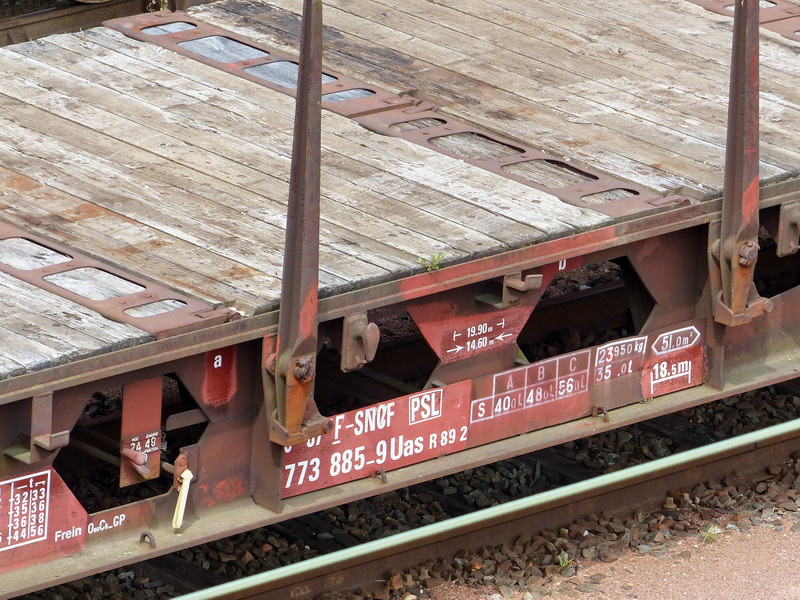 80 87 977 3 885-9 Uas R89 2 F SNCF-PSL (2015-05-07 SPDC) (2).jpg