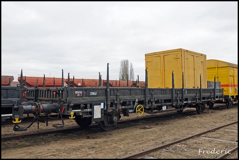 99 87 938 3 628-4 Tours-StGenouph01 050211-border.jpg
