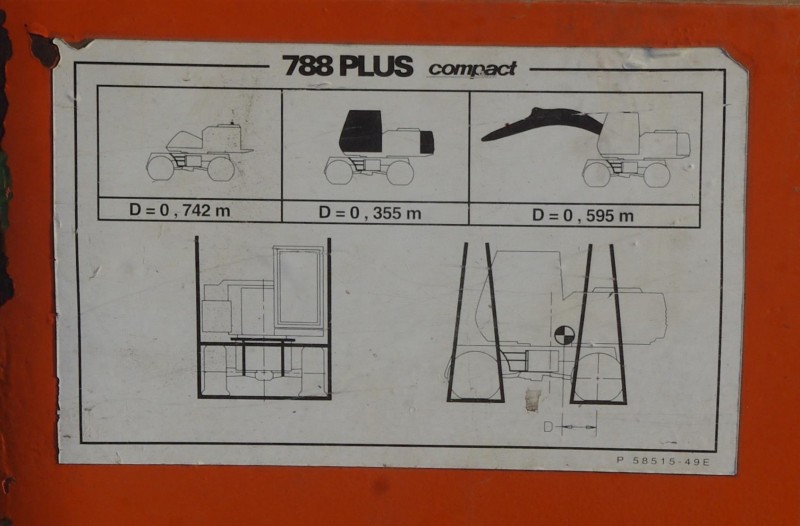 CASE 788 Plus Compact (2015-10-30 gare de Tergnier) Colas Rail F 62000 43 (11).jpg