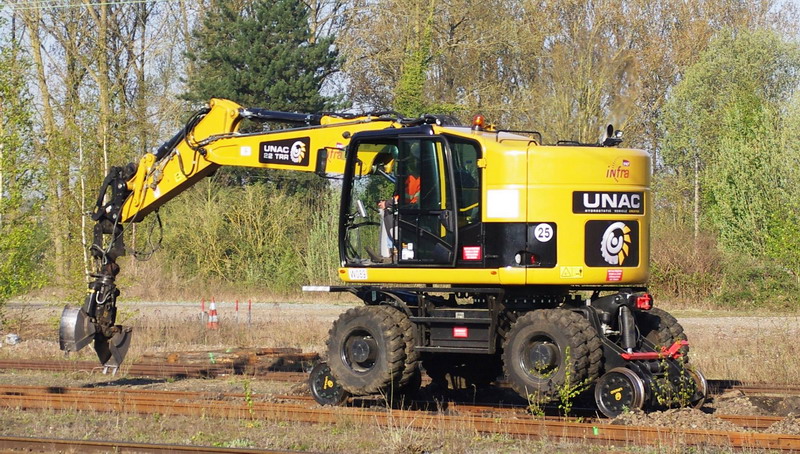 UNAC 22TRR W 089 (2015-04-22 gare de Busigny 59) SNCF (8).jpg