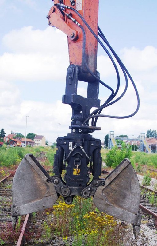 UNAC 22 TRR (2016-07-04 gare de Chaumnes 80) Colas Rail D 1002196 (20).jpg