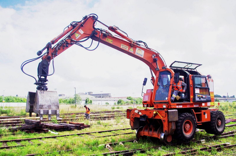 CASE 788 PRR (2016-07-04 gare de Chaulnes 80) Colas Rail F 6200043 (22).jpg