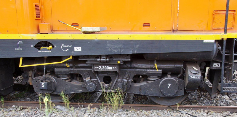 99 87 9 182 543-9 (2016-08-08 gare de Chaulnes) Colas Rail V211R  (5).jpg