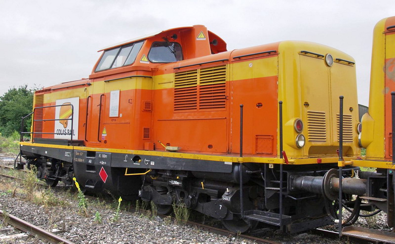 99 87 9 182 543-9 (2016-08-08 gare de Chaulnes) Colas Rail V211R  (3).jpg