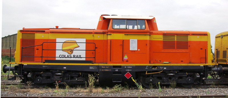 99 87 9 182 543-9 (2016-08-08 gare de Chaulnes) Colas Rail V211R  (7).jpg