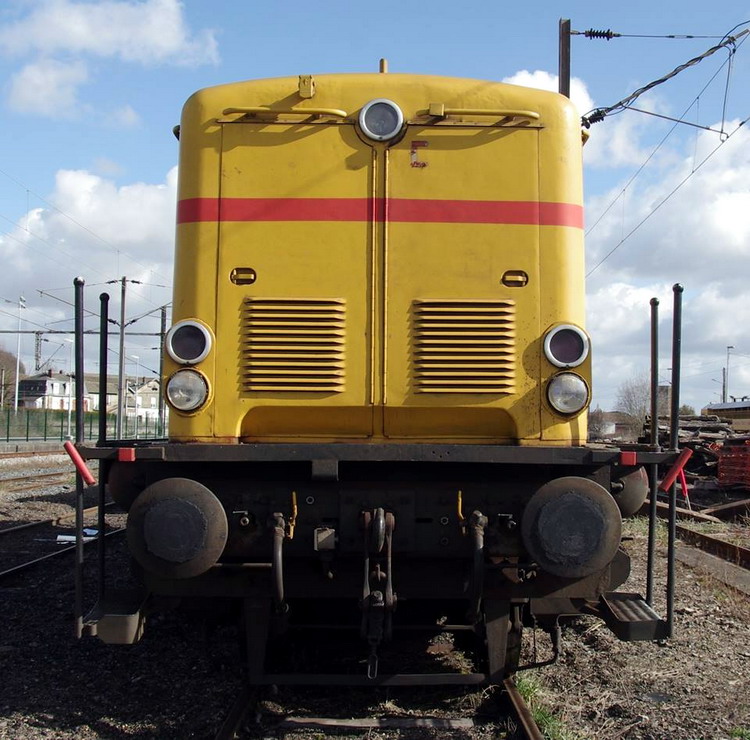 99 87 9 182 591-7 (2015-02-25 gare de Noyon) V212C n°380-0 Meccoli (6).jpg