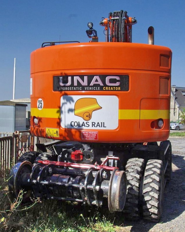 UNAC 22 TRR UP 2 (2016-09-08 gare de Jussy) Colas Rail D1003088 (21).jpg