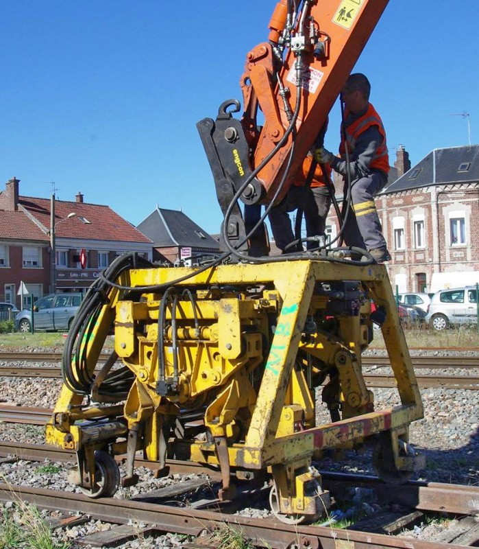 Geismar Caleuse MB8 AC (2016-10-03 Eppeville PN n°38) Colas Rail n°520 (2).jpg