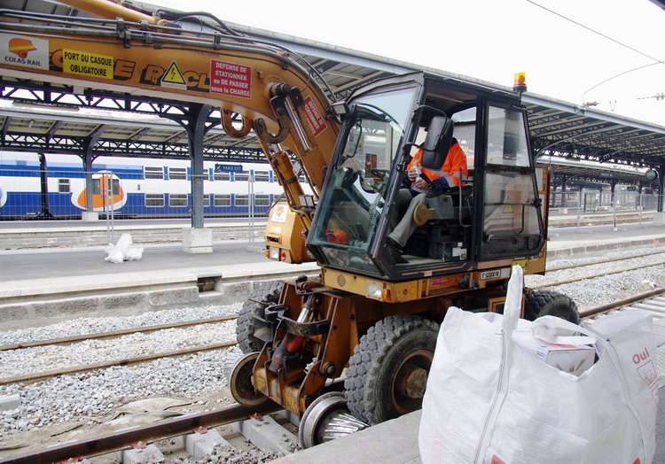 CASE 788 PRR (2016-10-26 Gare Paris Est) Colas Rail F 6200018 (11).jpg