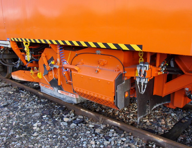 99 87 9 121 529-1 - 109 FRP (2013-02-06 Saint Quentin) Colas Rail (40).jpg